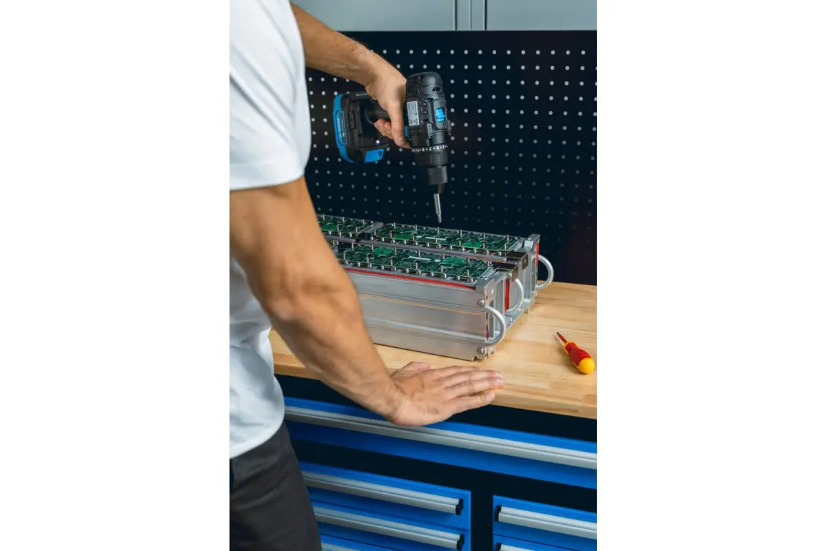 Batteridrill/Bormaskin 50Nm 18V HT2E220-0DD med hurtiglader og batteri inkludert